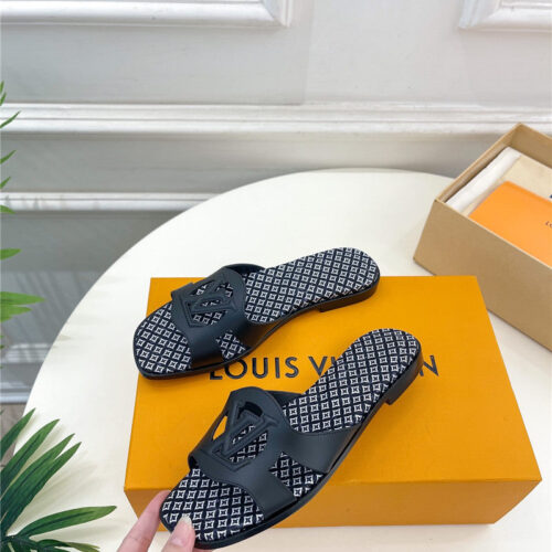 High Quality Luxury Louis Vuitton New Hollow Slippers product detail