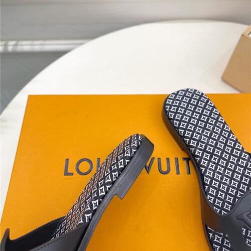 High Quality Luxury Louis Vuitton New Hollow Slippers product detail