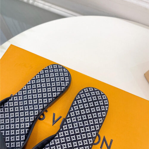 High Quality Luxury Louis Vuitton New Hollow Slippers product detail