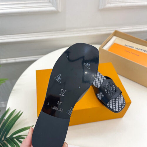 High Quality Luxury Louis Vuitton New Hollow Slippers product detail