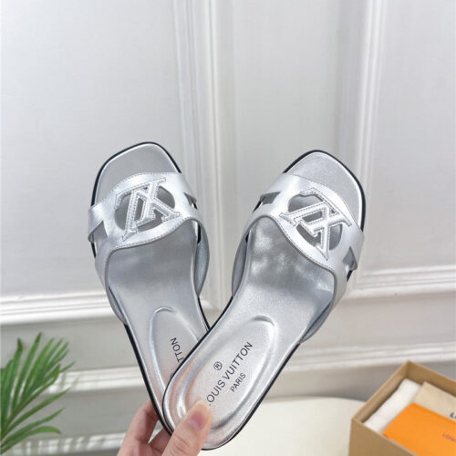 High Quality Luxury Louis Vuitton New Hollow Slippers – Style 15459 product detail