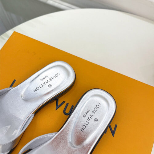 High Quality Luxury Louis Vuitton New Hollow Slippers – Style 15459 product detail