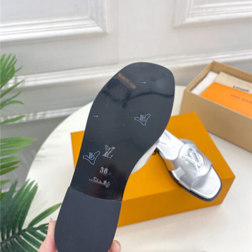 High Quality Luxury Louis Vuitton New Hollow Slippers – Style 15459 product detail