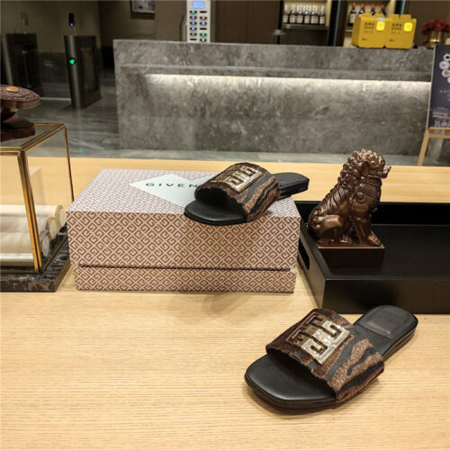 High Quality Luxury Givenchy Trendy Flat Slides – Style 92931 product detail