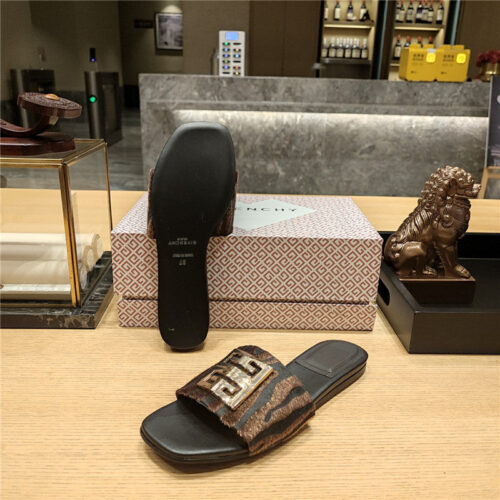 High Quality Luxury Givenchy Trendy Flat Slides – Style 92931 product detail