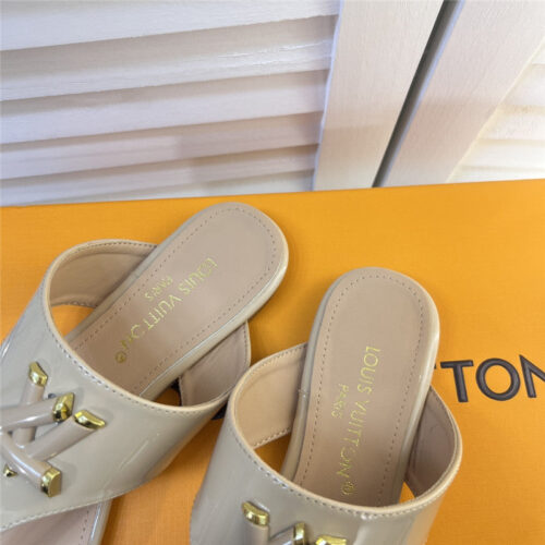 High Quality Luxury Louis Vuitton Latest Flip Flops Slippers product detail