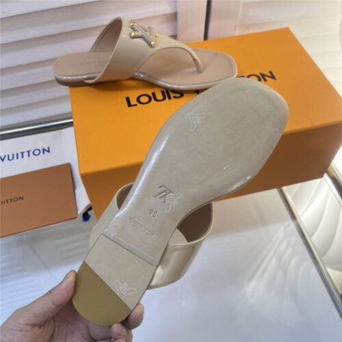 High Quality Luxury Louis Vuitton Latest Flip Flops Slippers product detail