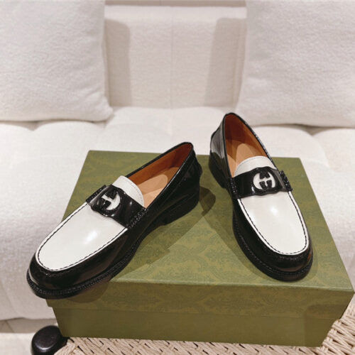 High Quality Luxury Gucci British Style Loafers alternate view