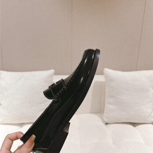 High Quality Luxury Gucci British Style Loafers – Style 77683 product detail