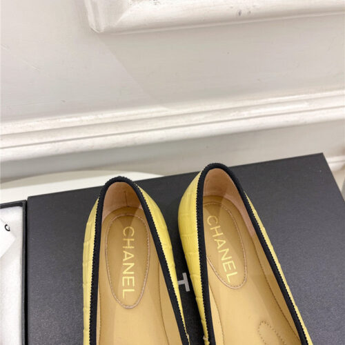 High Quality Luxury Chanel Catwalk Style Camellia Shoes – Style 24902 product detail