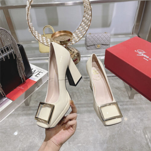 High Quality Luxury Roger Vivier Classic Buckle Pumps – Style 31572 alternate view