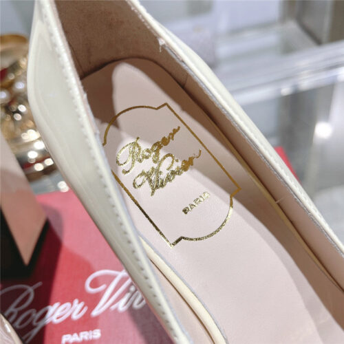 High Quality Luxury Roger Vivier Classic Buckle Pumps – Style 31572 product detail
