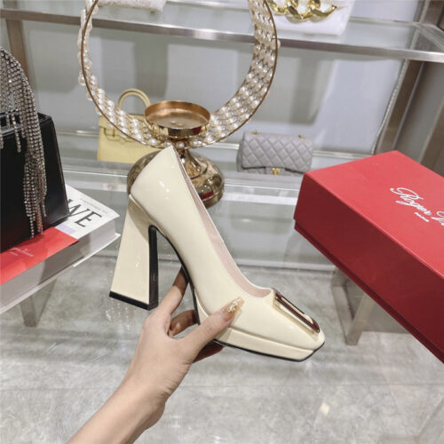 High Quality Luxury Roger Vivier Classic Buckle Pumps – Style 31572 product detail