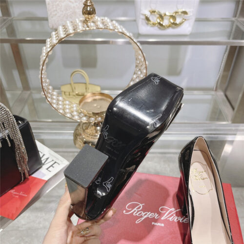 High Quality Luxury Roger Vivier Classic Buckle Pumps – Style 97108 product detail