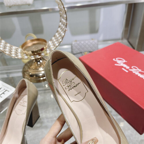 High Quality Luxury Roger Vivier Classic Buckle Pumps – Style 62644 product detail