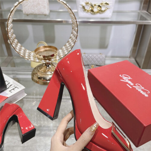 High Quality Luxury Roger Vivier Classic Buckle Pumps product detail