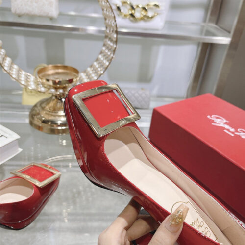 High Quality Luxury Roger Vivier Classic Buckle Pumps product detail