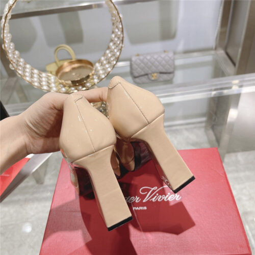 High Quality Luxury Roger Vivier Classic Buckle Pumps – Style 90324 product detail