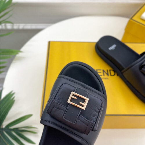 High Quality Luxury Fendi Pocket Casual Slippers – Style 29043 product detail