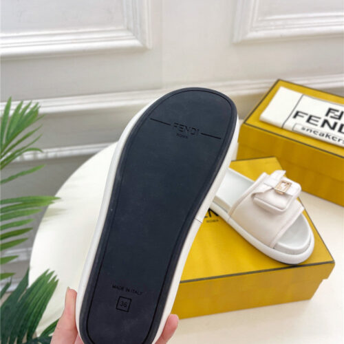 High Quality Luxury Fendi Pocket Casual Slippers – Style 53331 product detail
