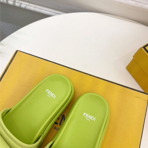 High Quality Luxury Fendi Pocket Casual Slippers product detail