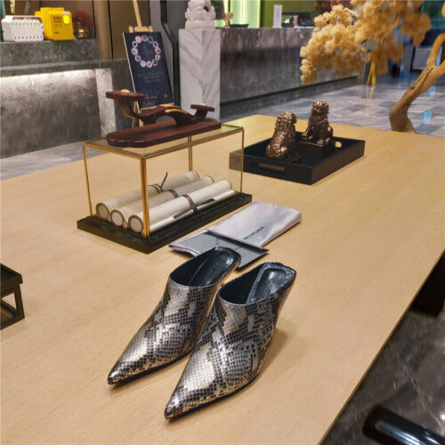 High Quality Luxury Balenciaga Deep Toe Slippers – Style 90371 product detail
