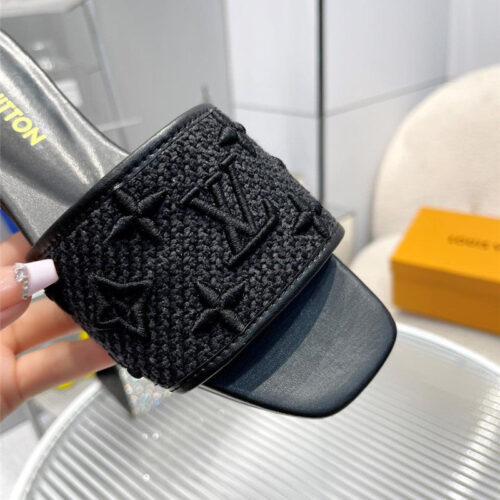 High Quality Luxury Louis Vuitton Catwalk Flat Slippers – Style 17059 product detail