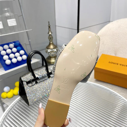 High Quality Luxury Louis Vuitton Catwalk Flat Slippers – Style 74115 product detail