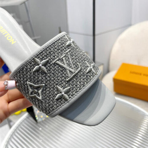 High Quality Luxury Louis Vuitton Catwalk Flat Slippers – Style 74115 product detail