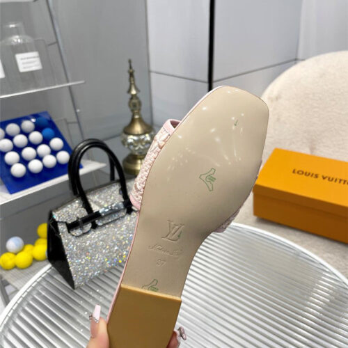 High Quality Luxury Louis Vuitton Catwalk Flat Slippers – Style 62243 product detail