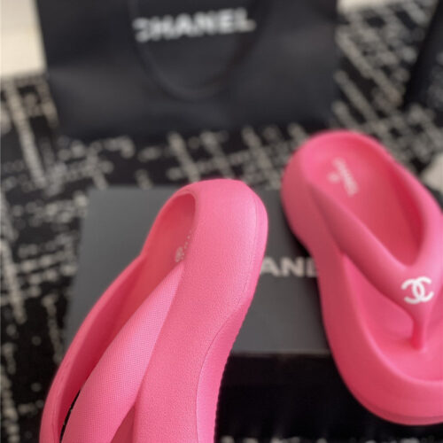 High Quality Luxury Chanel Explosive Style Muffin Sandals And Slippers product detail