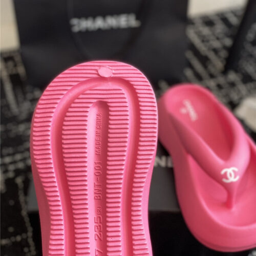 High Quality Luxury Chanel Explosive Style Muffin Sandals And Slippers product detail