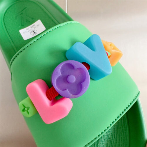 High Quality Luxury Louis Vuitton Monogram Diy Decorative Slippers product detail