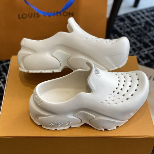 High Quality Luxury Louis Vuitton New Shark Slippers alternate view