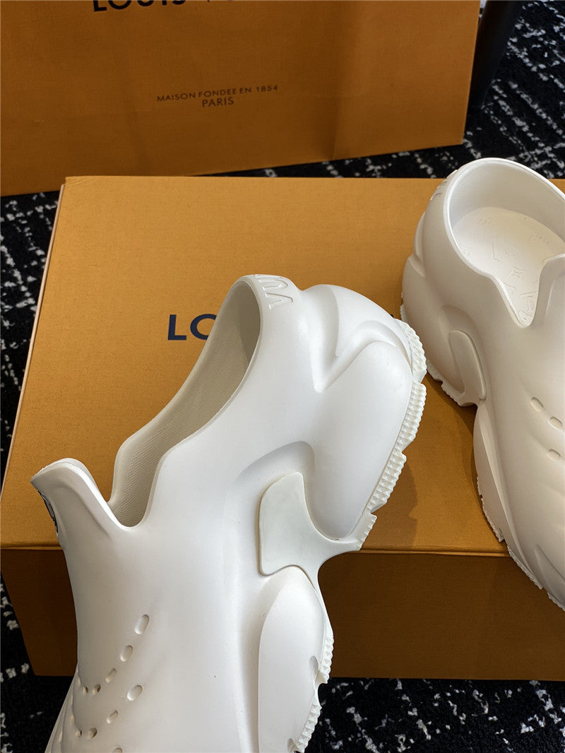 High Quality Luxury Louis Vuitton New Shark Slippers product detail