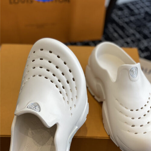 High Quality Luxury Louis Vuitton New Shark Slippers product detail