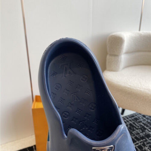 High Quality Luxury Louis Vuitton New Shark Slippers – Style 29571 product detail