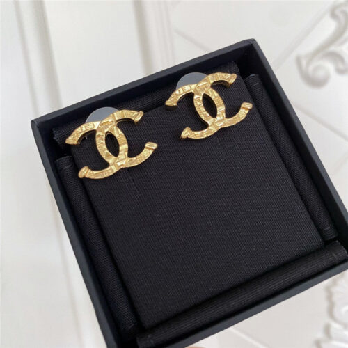 High Quality Luxury Chanel Embossed Double C Earrings product detail