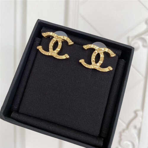 High Quality Luxury Chanel Embossed Double C Earrings product detail