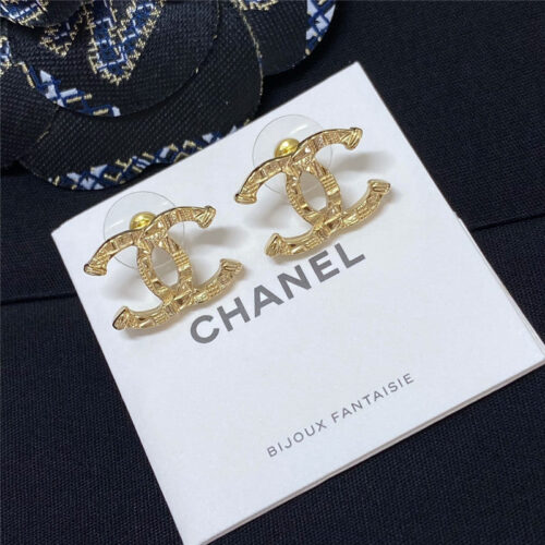 High Quality Luxury Chanel Embossed Double C Earrings product detail