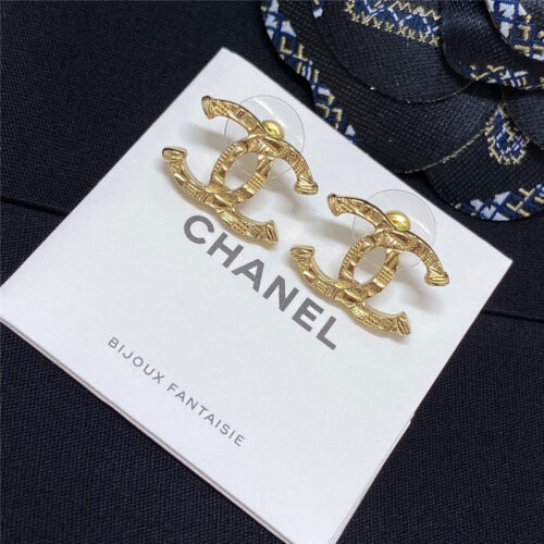 High Quality Luxury Chanel Embossed Double C Earrings product detail