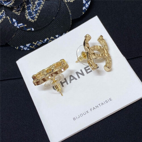 High Quality Luxury Chanel Embossed Double C Earrings product detail