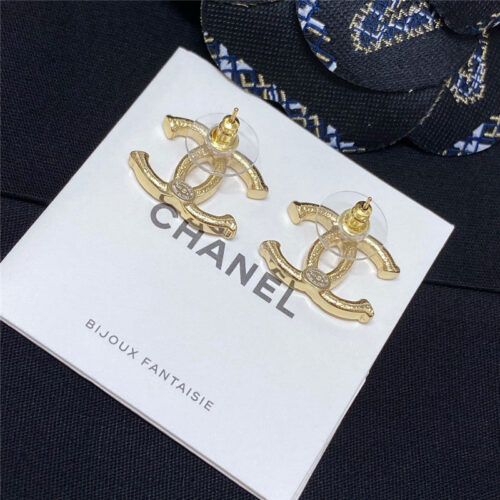 High Quality Luxury Chanel Embossed Double C Earrings product detail