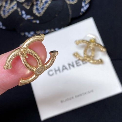 High Quality Luxury Chanel Embossed Double C Earrings product detail