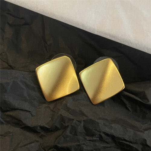 High Quality Luxury Fendi Fashion Simple Earrings