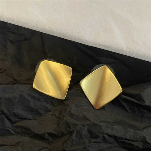 High Quality Luxury Fendi Fashion Simple Earrings product detail
