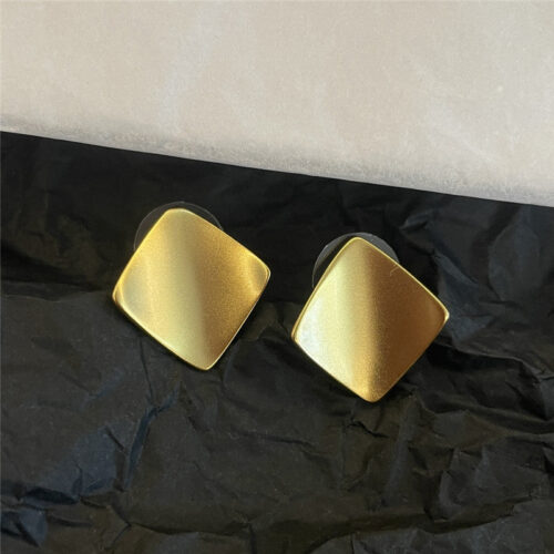 High Quality Luxury Fendi Fashion Simple Earrings product detail