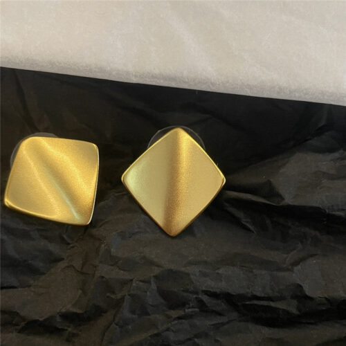 High Quality Luxury Fendi Fashion Simple Earrings product detail