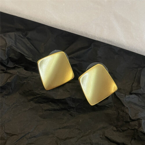 High Quality Luxury Fendi Fashion Simple Earrings product detail