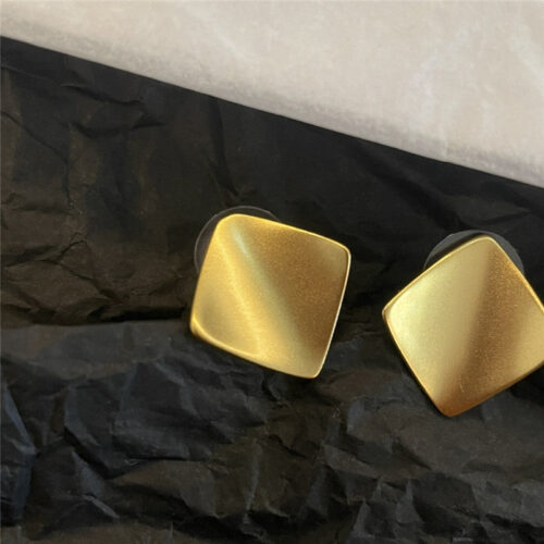 High Quality Luxury Fendi Fashion Simple Earrings product detail